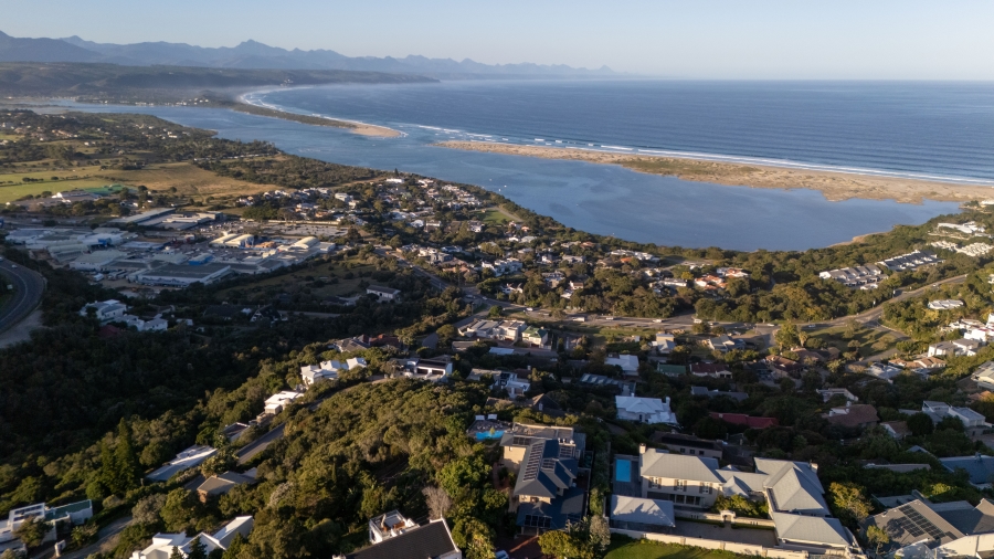 7 Bedroom Property for Sale in Bowtie Western Cape
